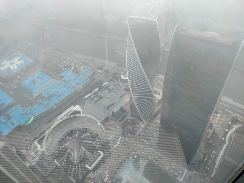 Панорамный вид на Москва-Сити с высоты смотровой площадки