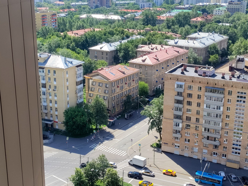 Перекрёсток и жилая застройка Москвы с высоты