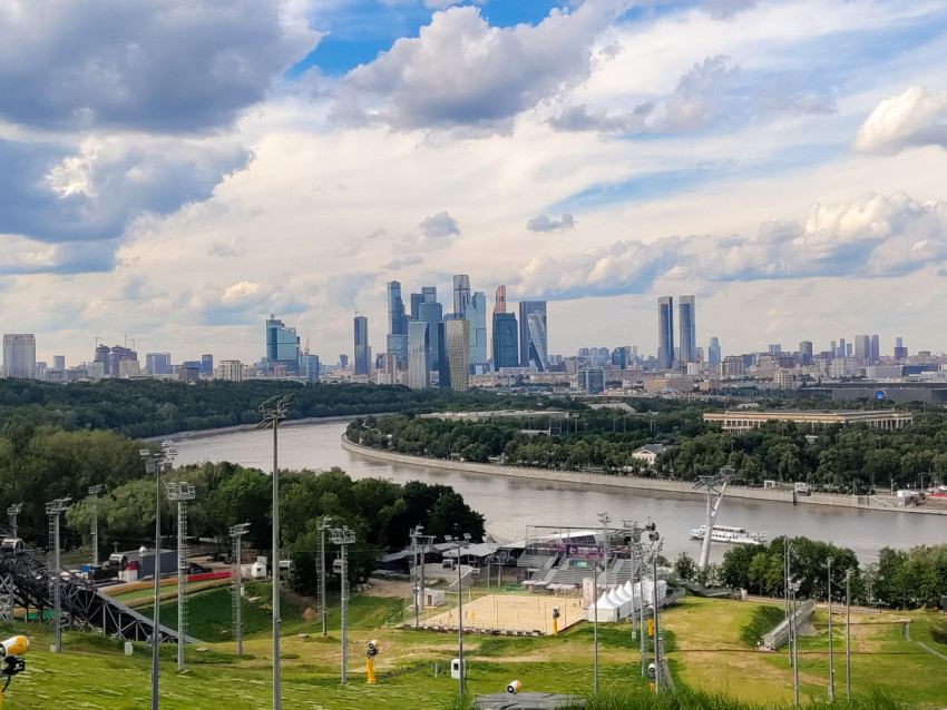Москва-Сити и изгиб Москвы-реки с Воробьёвых гор