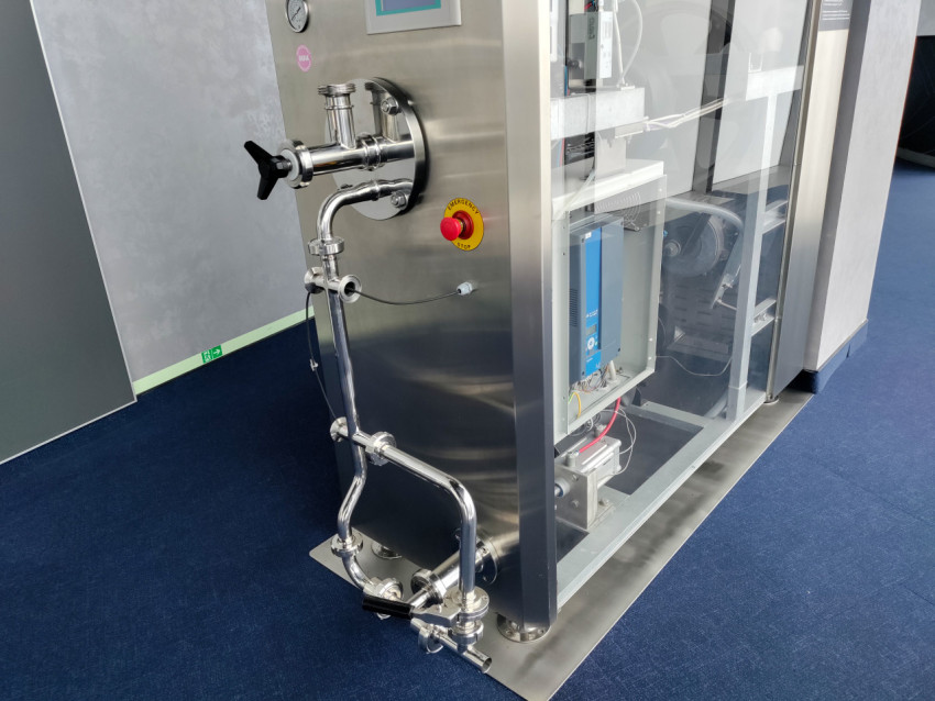 Узел трубопроводов и органов управления фризера