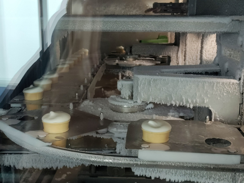 Линия заморозки мороженого с вафельными стаканчиками