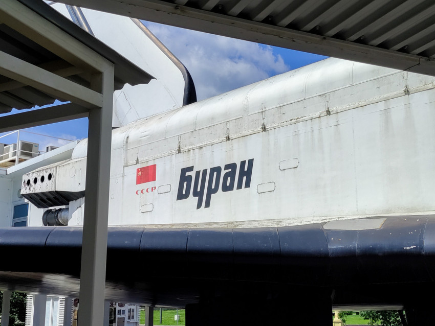 Корпус корабля «Буран» с надписью СССР