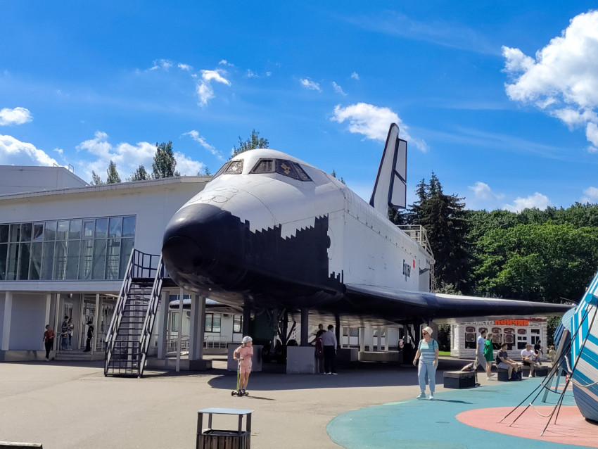 Орбитальный корабль «Буран» на территории ВДНХ