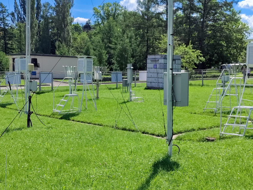 Измерительное оборудование метеорологической станции на ВДНХ