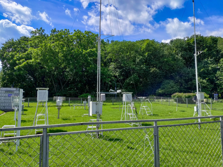 Мачты и приборы атмосферных наблюдений на ВДНХ