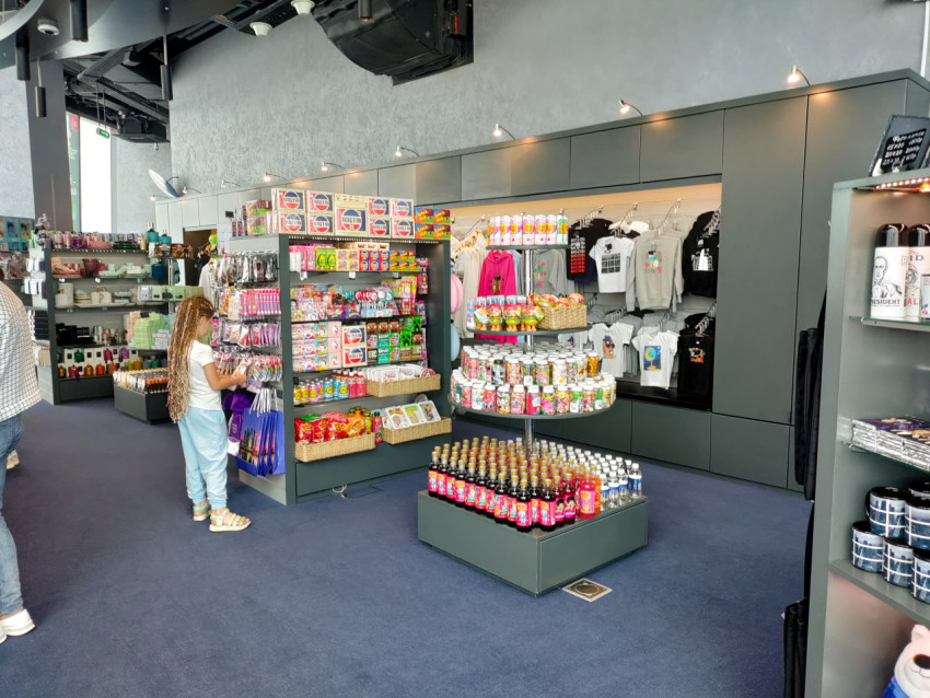 Сувенирный магазин на смотровой площадке PANORAMA360