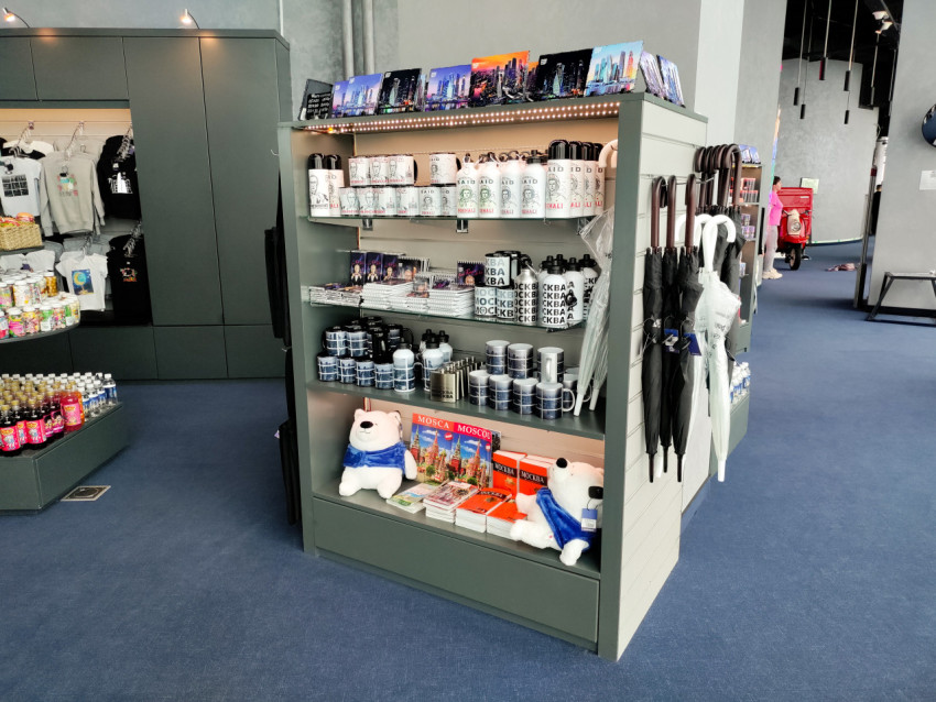 Сувенирная стойка на смотровой площадке PANORAMA360