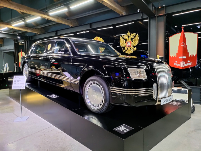 Президентский лимузин AURUS в экспозиции Гаража особого назначения