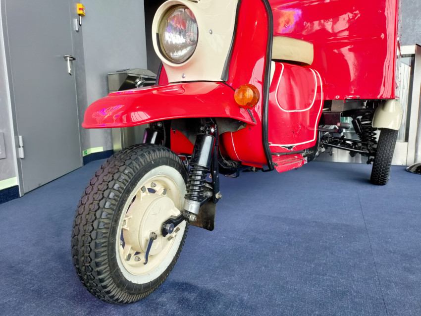 Передняя часть мотороллера «Муравей» с фарой и подвеской