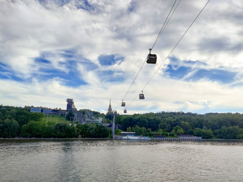 Линия Московской канатной дороги над Москвой-рекой
