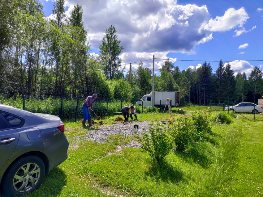 Земляные работы и разметка под свайный фундамент на щебёночной подсыпке