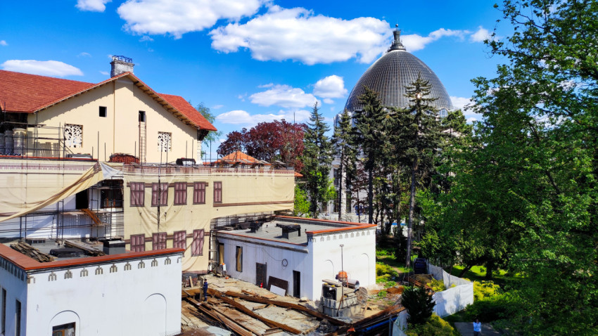 Павильон №518 «Кафе Лето» и купол павильона «Космос»