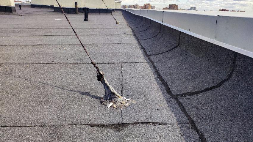 Анкерный крепёж растяжки на плоской крыше