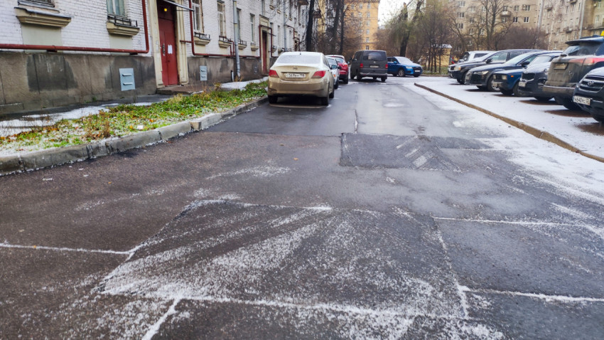 Асфальтовое покрытие во дворе после ямочного ремонта