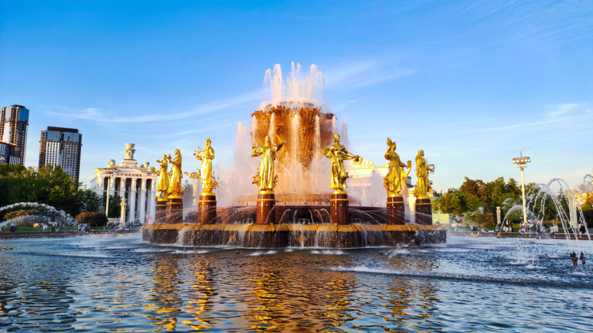 Фонтан «Дружба народов» и павильон «Армения» на ВДНХ