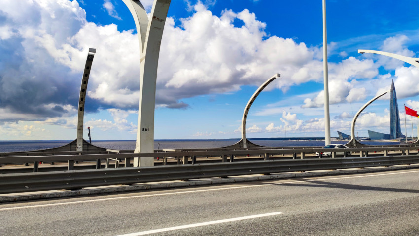 Лахта-центр и Финский залив с проезжей части ЗСД