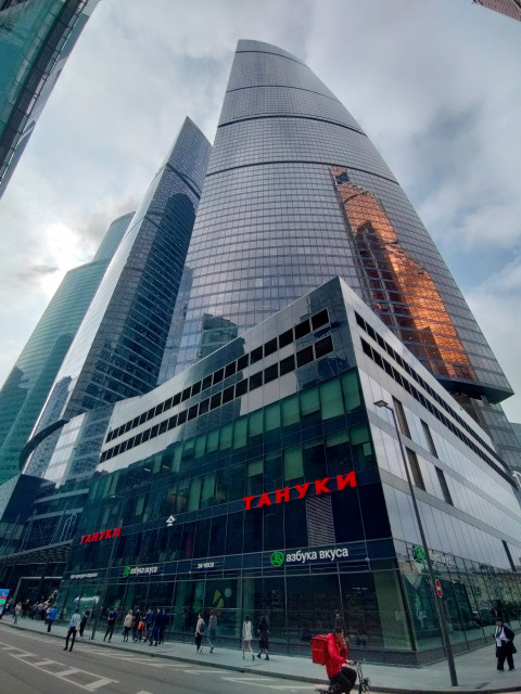 Торгово-офисное здание и башни Москва-Сити