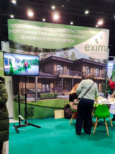 Стенд компании Exima по строительству домов из клееного бруса