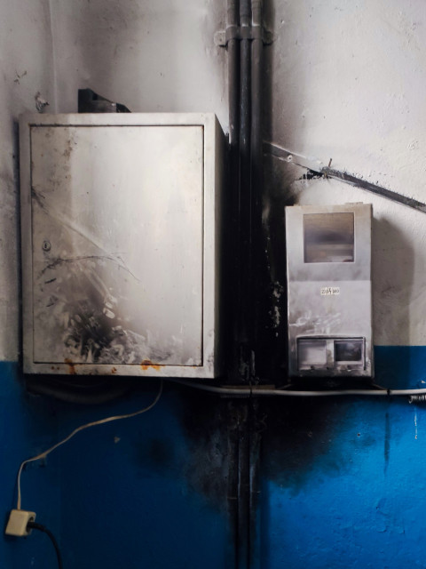 Электрощитовой шкаф со следами нагара