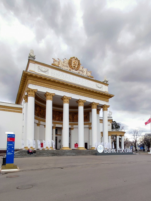 Павильон №71 ВДНХ с оформлением экспозиции Банка России