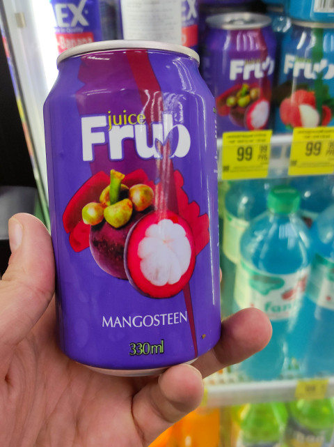 Фиолетовая банка напитка Frub с вкусом мангостина, 330 мл, в магазине