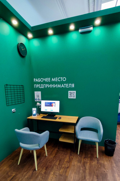 Зона «Рабочее место предпринимателя» с компьютером и рабочей мебелью