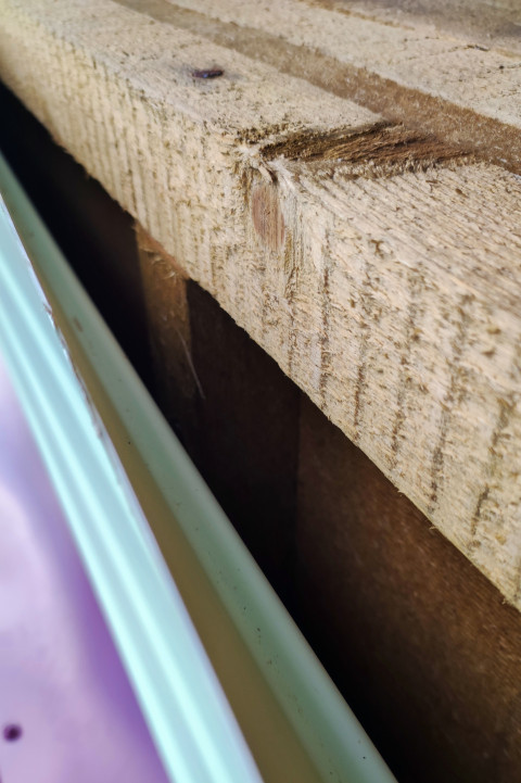 Узел примыкания кровли к стене с деревянным каркасом