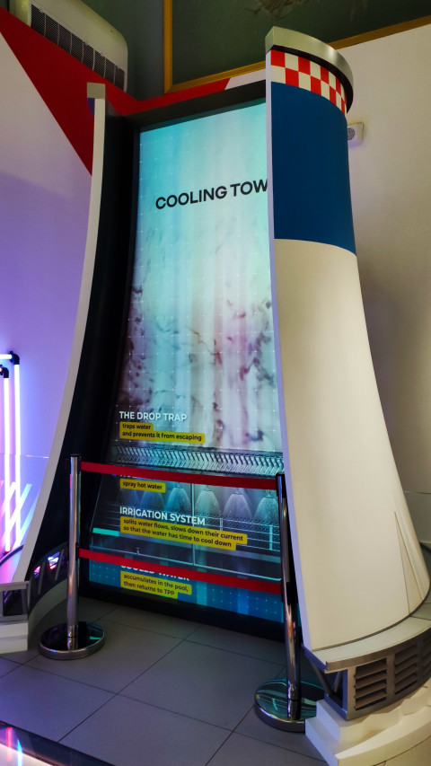 Макет градирни с мультимедийным экраном в музее городского хозяйства