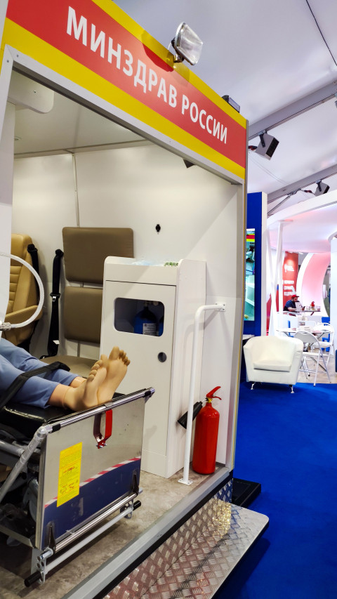 Интерьер демонстрационного модуля скорой помощи на выставке