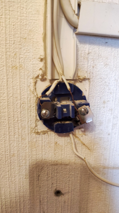 Монтажная коробка домофонной линии с открытой проводкой