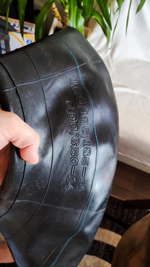 Автомобильная камера с маркировкой размеров