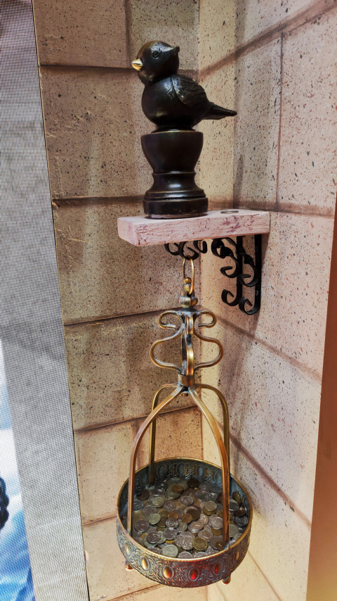 Миниатюрная скульптура «Чижик-Пыжик» с чашей для монет