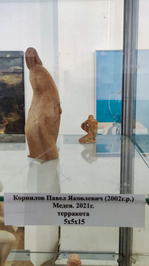 Скульптура «Медея» на выставке современного искусства