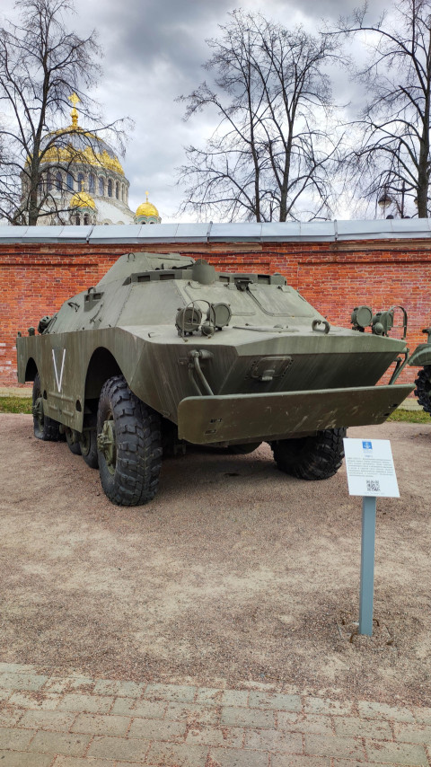 Бронированная разведывательно-дозорная машина БРДМ-2 (ГАЗ-41) на выставке военного оборудования