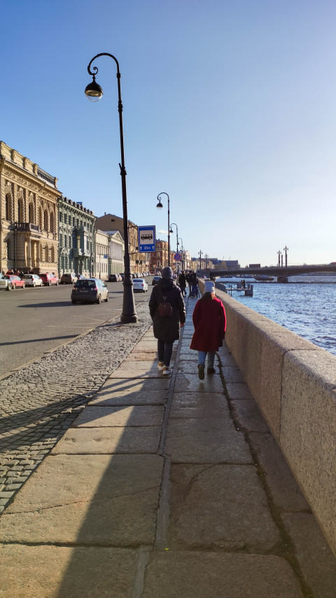 Прогулка по набережной Невы