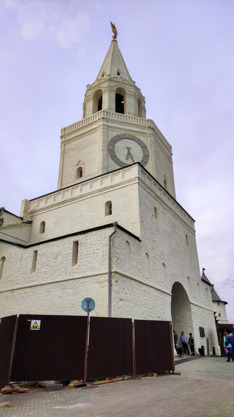 Спасская башня Казанского Кремля с часами