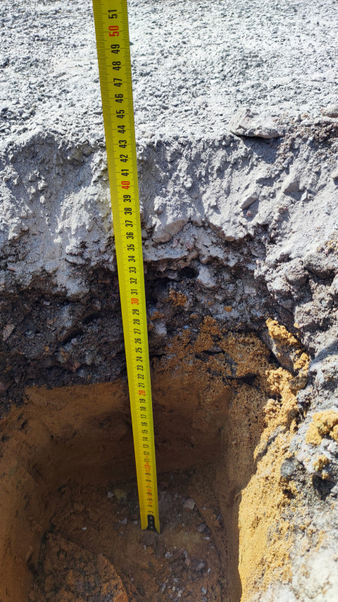 Измерение глубины выемки с помощью рулетки