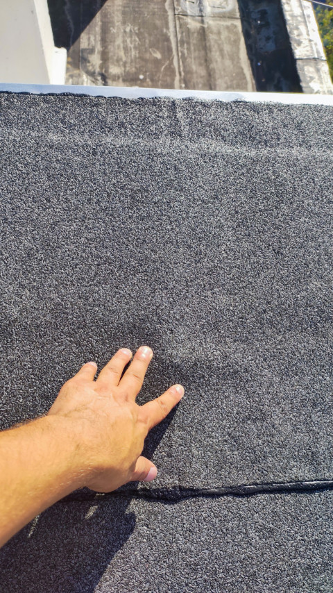 Проверка состояния рулонного кровельного покрытия