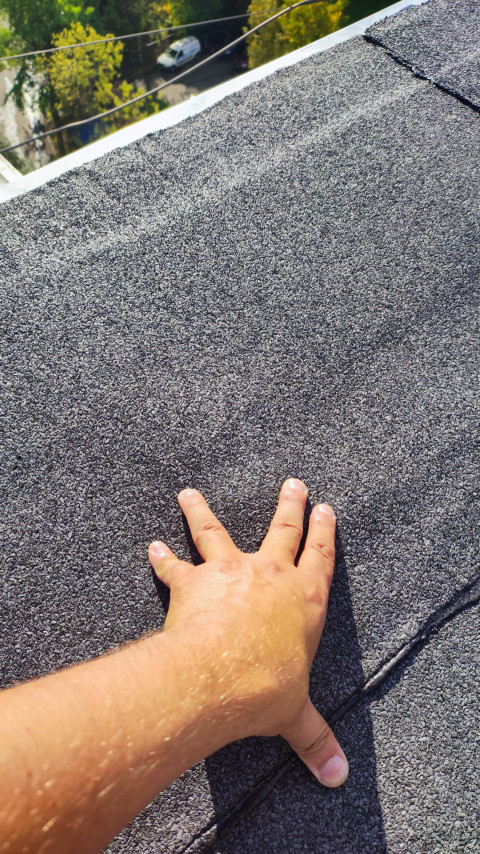 Визуальный осмотр шва рулонной кровли