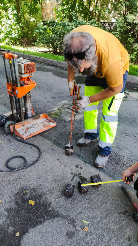 Отбор кернов асфальта на проезжей части