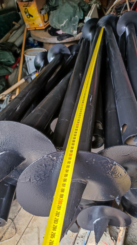 Измерение длины винтовой сваи рулеткой