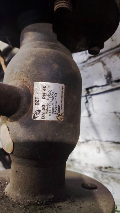 Фланцевый шаровый кран DN50 PN40 на трубопроводе