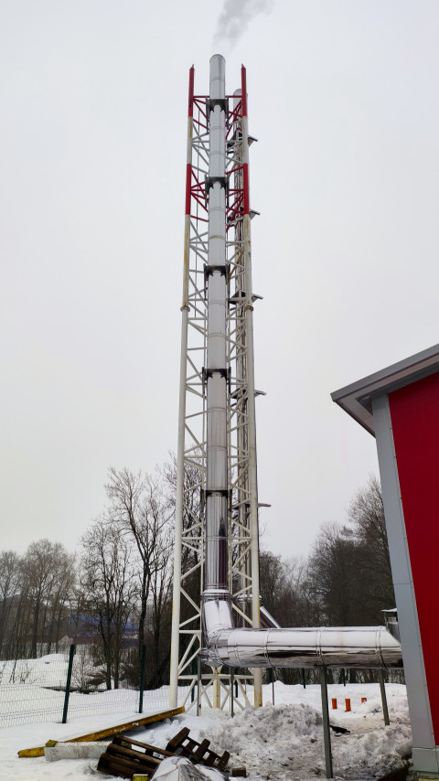 Дымовая труба котельной установки на открытой площадке