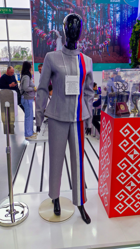 Парадная форма сборной России на манекене в выставочном павильоне