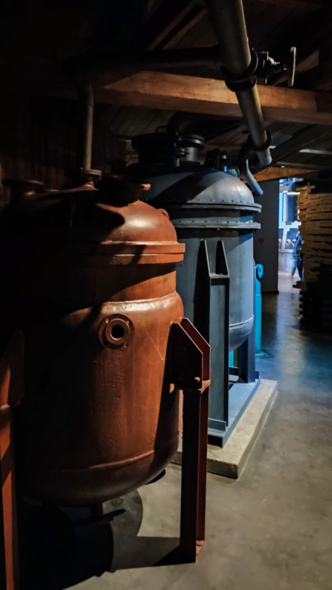 Промышленные ёмкости в технической зоне павильона «АТОМ»