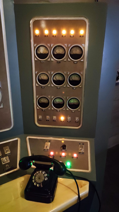 Боковая панель макета автомата поля с ретро-телефоном