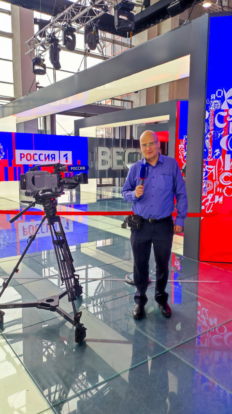 Телестудия «Вести» и репортёр телеканала «Россия 1»