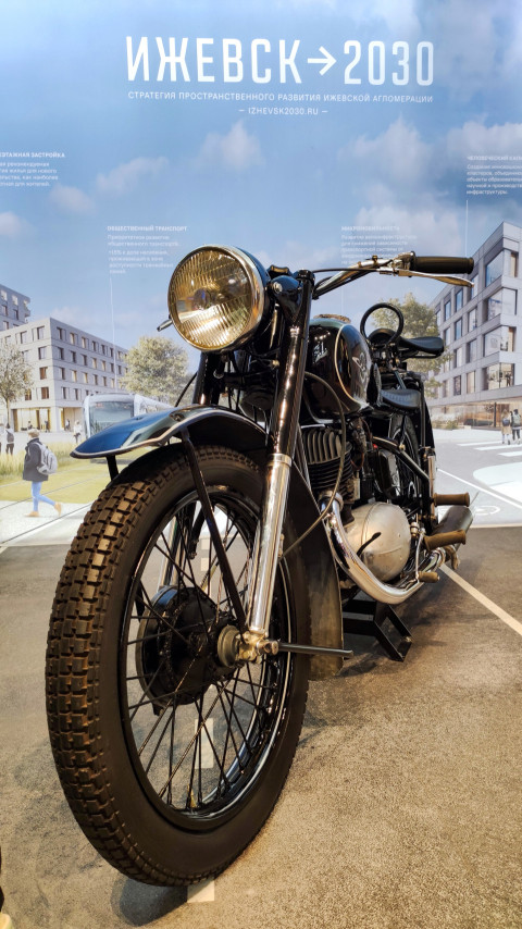 Винтажный мотоцикл на экспозиции проекта развития Ижевска