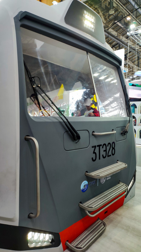 Кабина поезда модели 3ТЭ28 на выставочной площадке ВДНХ