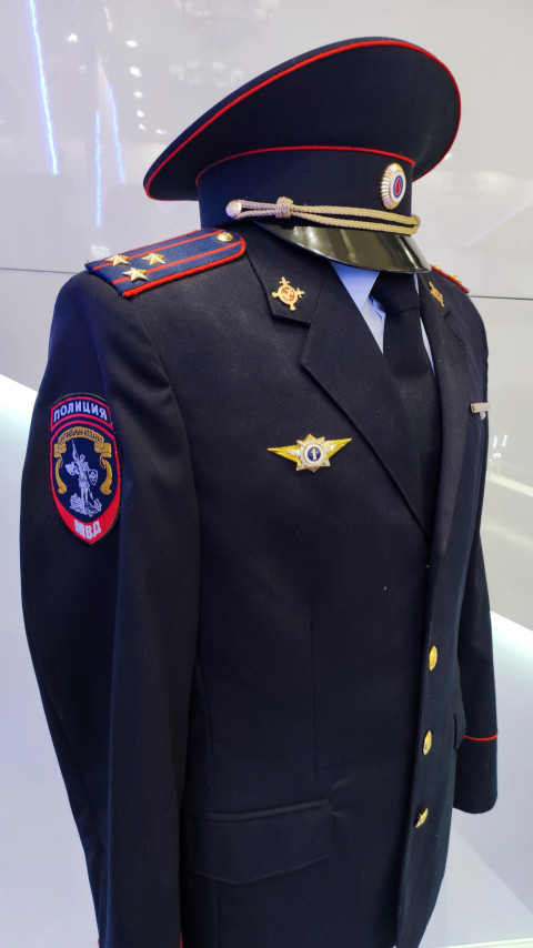 Манекен в парадной форме МВД России с ведомственной символикой